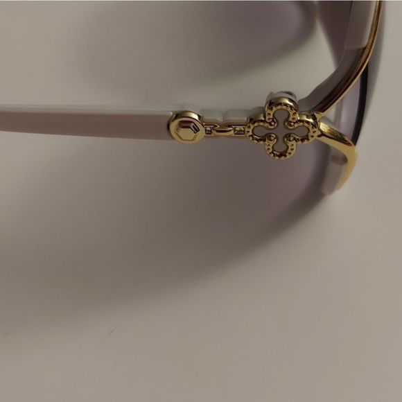 Clover Retro Oversized Sunglasses - Picture 5 of 5